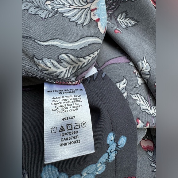 LOFT Dress Long Sleeve Gray
Floral Print Petites Women Size 12
Unlined - Picture 6 of 8